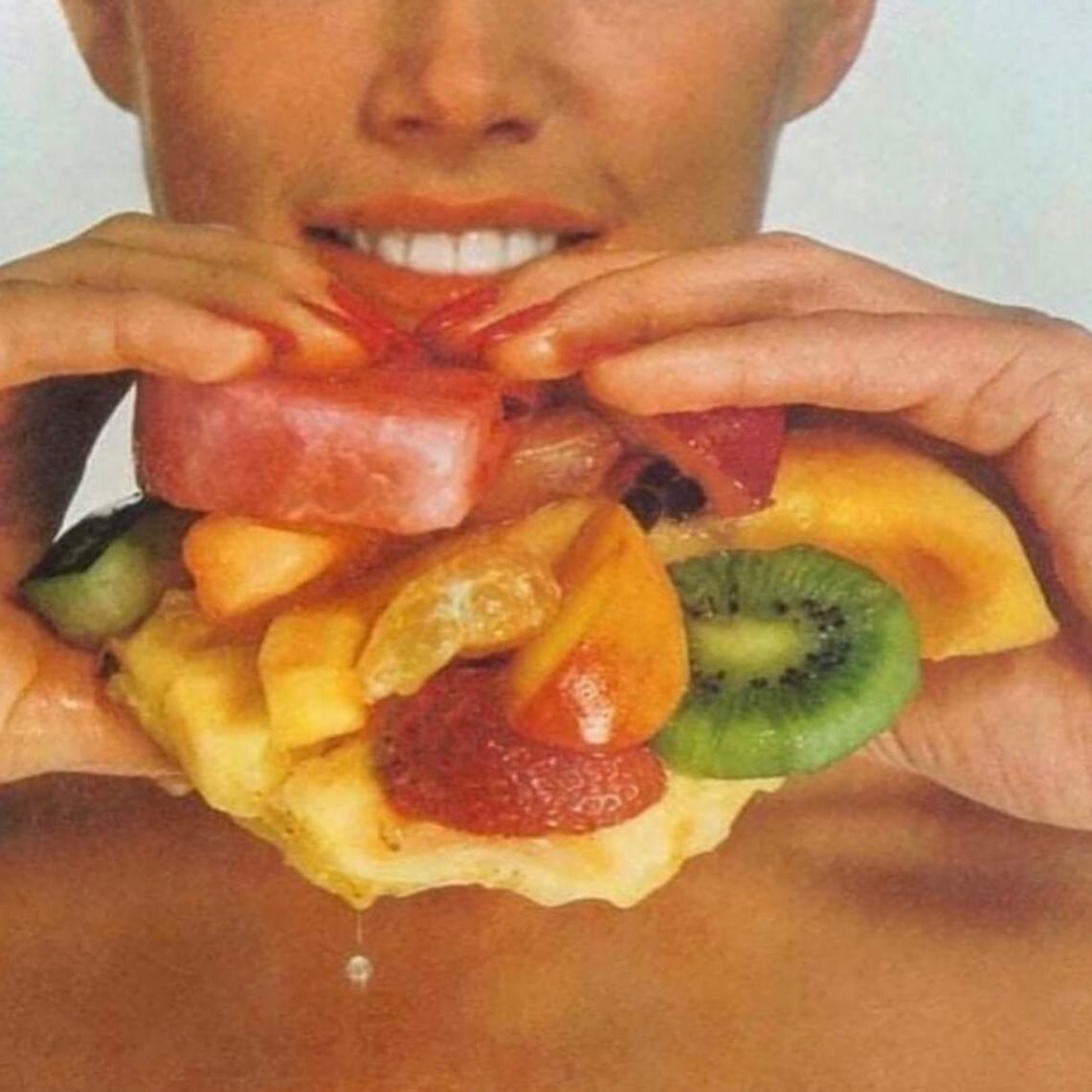 Irving Penn for @voguemagazine 1981 but also our fruit cup inspo obv. #kiwiontopbaby