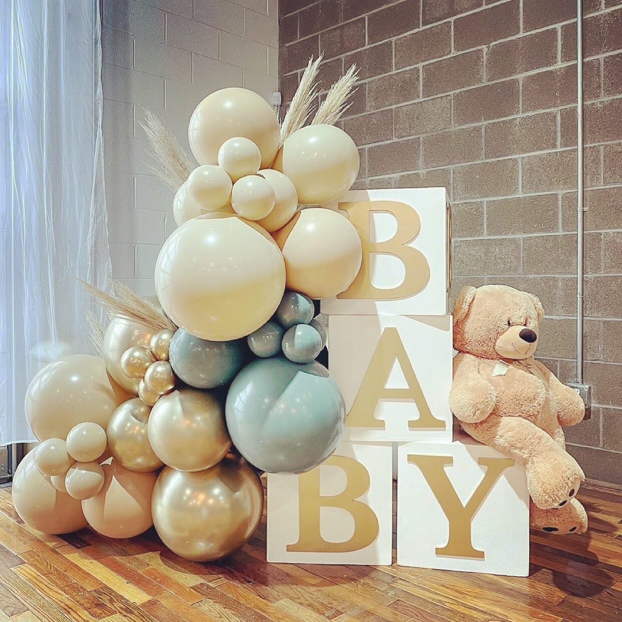 Love this neutral palette! Lots of love and warmth in this room! We love how this corner transformed into such a beautiful installation! 
.
Repost from @wowmyparty
&bull;
There is nothing cuter than baby blocks 🧸💕
.
.
#babyshowerideas #babyshowerid