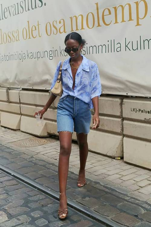 Look casual com calções de ganga de cintura alta..png