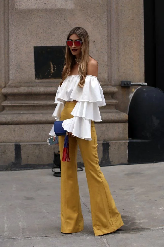 Top off-shoulder com folhos para um visual romântico..jpeg