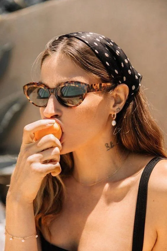 Óculos de sol com lentes espelhadas modernas..jpeg