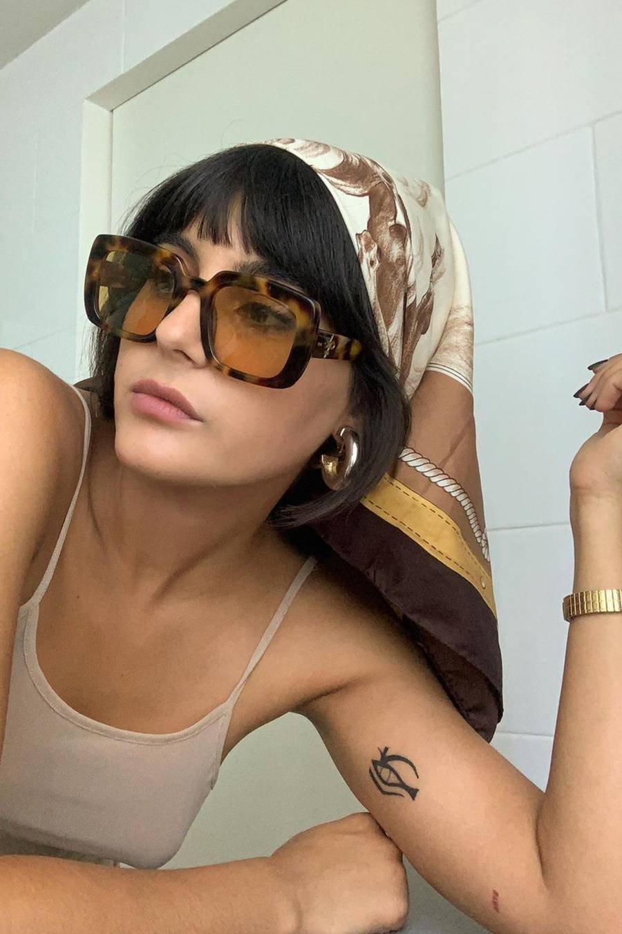 Óculos de sol oversized com armação preta..png