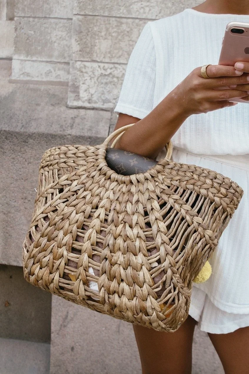 Mala de palha estruturada para um toque boho..jpeg