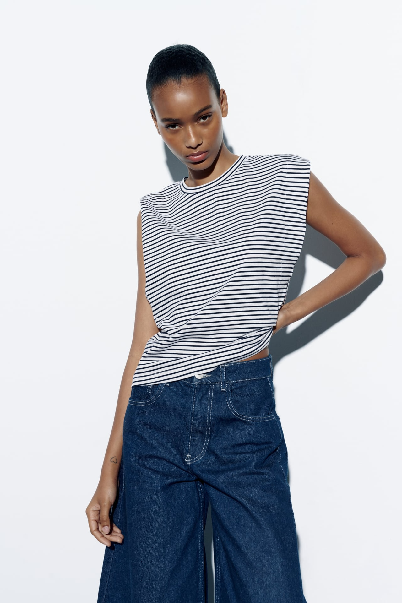 T-SHIRT ÀS RISCAS.png