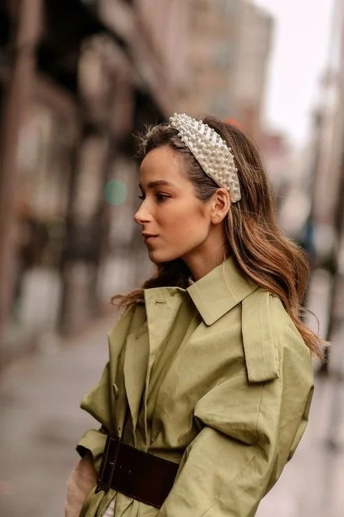 Bandolete com perolas finas para um toque elegante no penteado..jpeg