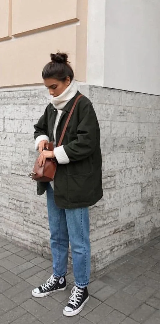 look-outono-tenis-converse-all-star-pretos-jeans-casaco-preto.jpeg