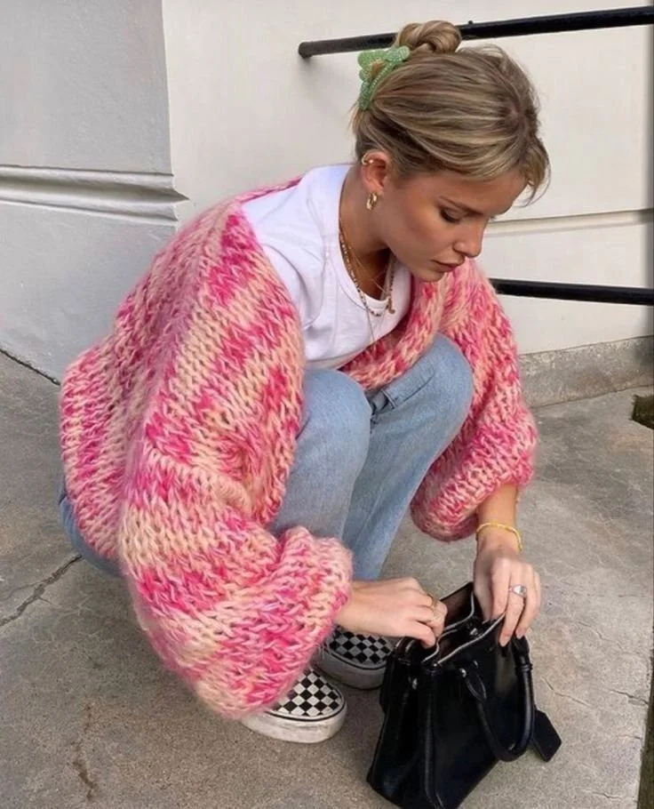 look-outono-tenis-vans-slip-on-pretos-jeans-camisola-grossa-la-rosa.jpeg
