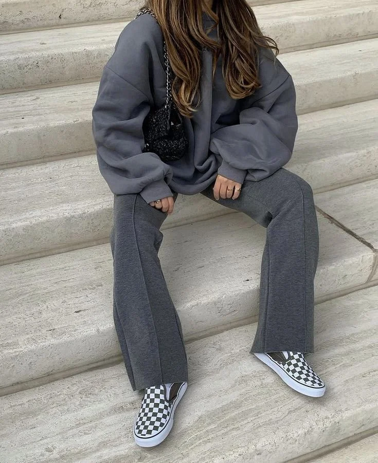 look-outono-tenis-vans-slip-on-pretas-look-monocromatico-cinzento.jpeg