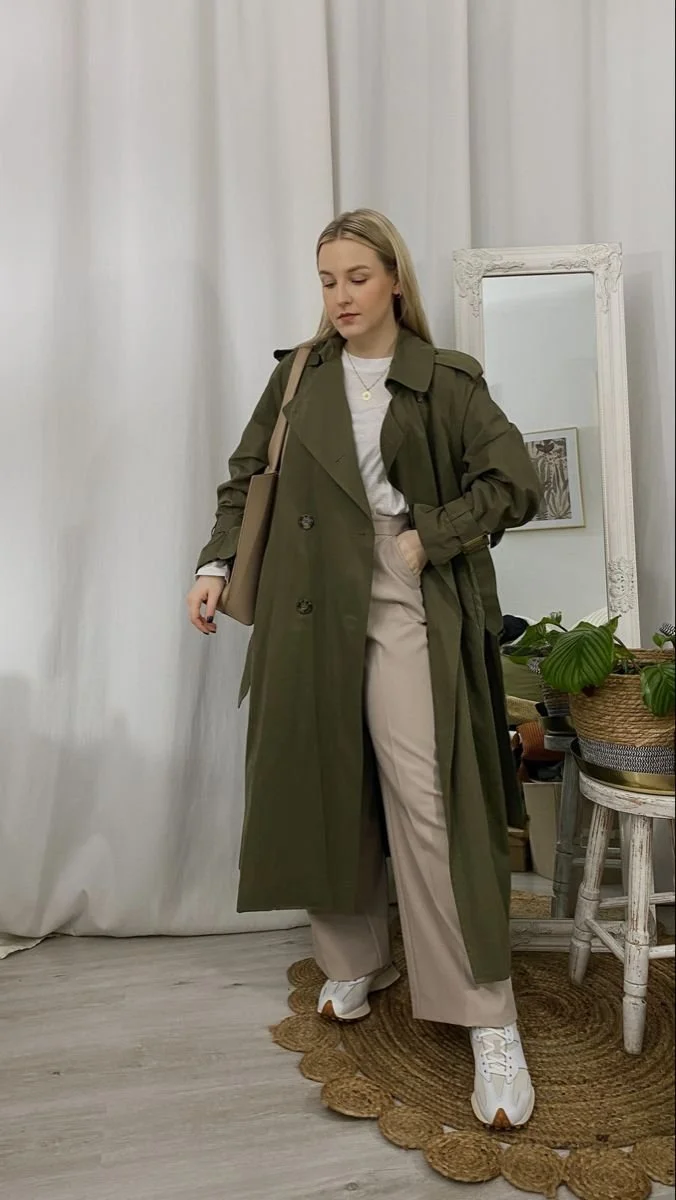 look-outono-calcas-beges-trench-coats.jpeg