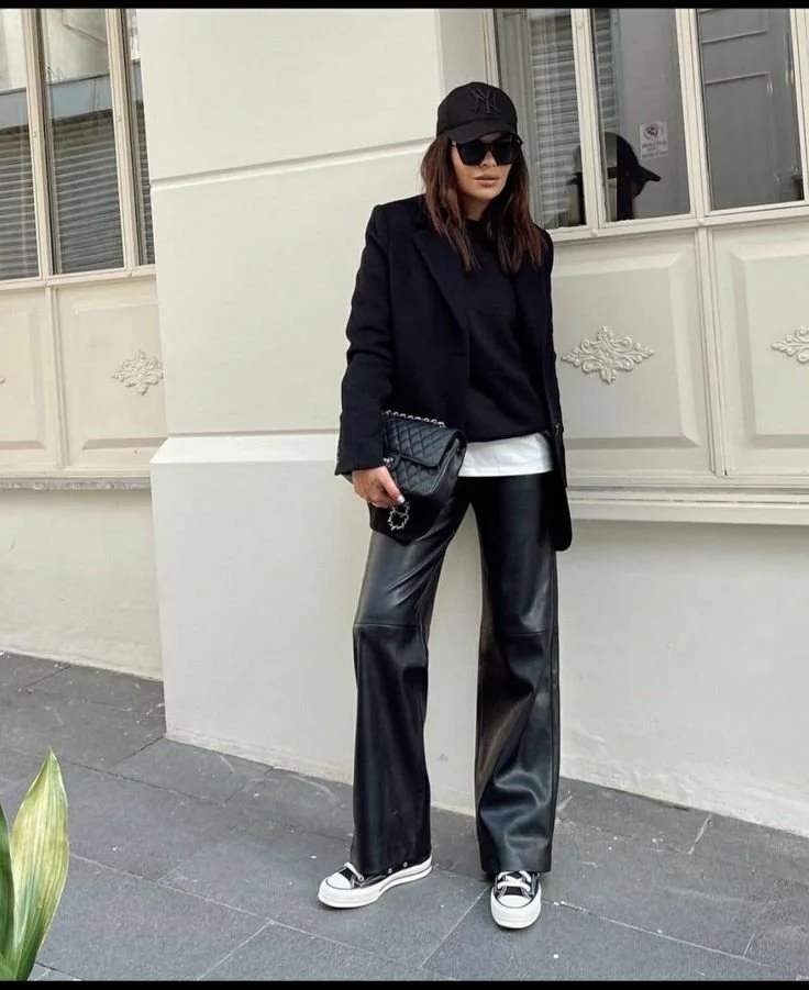 look-outono-calcas-pretas-camisola-armario-capsula.jpeg