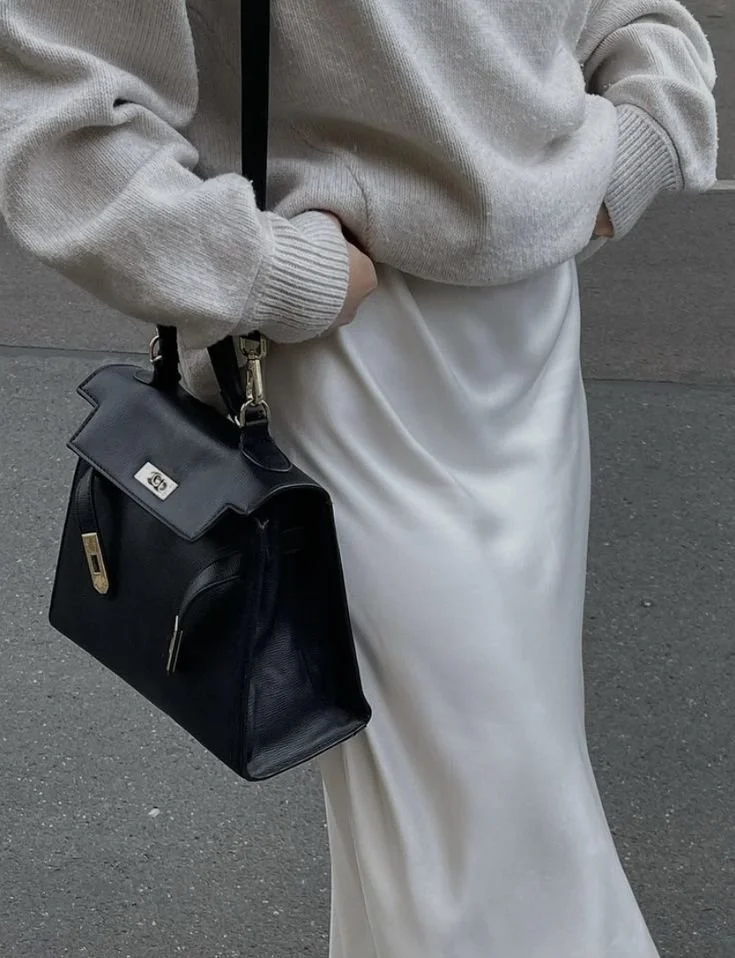 look-outono-saia-midi-fluida.jpeg