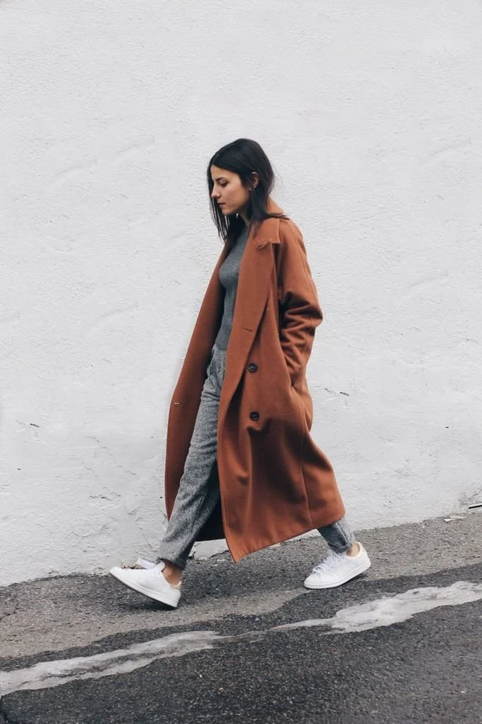 look-inverno-sobretudo-castanho-e-cinzento-look-total.jpeg