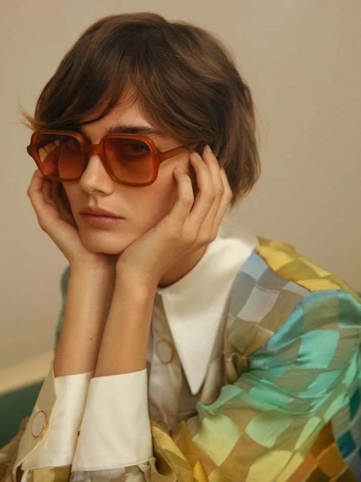 óculos-de-sol-são-essenciais-para-proteger-os-olhos-do-sol-e-também-para-completar-um-look..jpeg