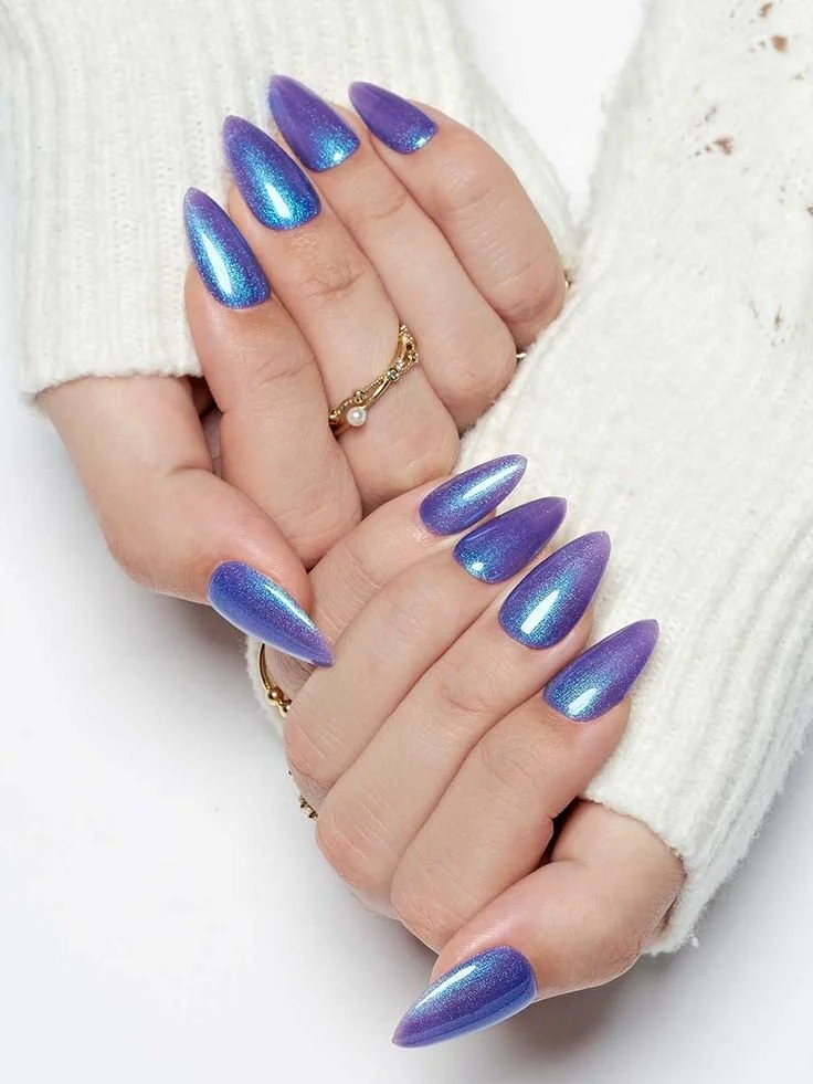 Nail art francesa colorida com pontas vibrantes..jpeg