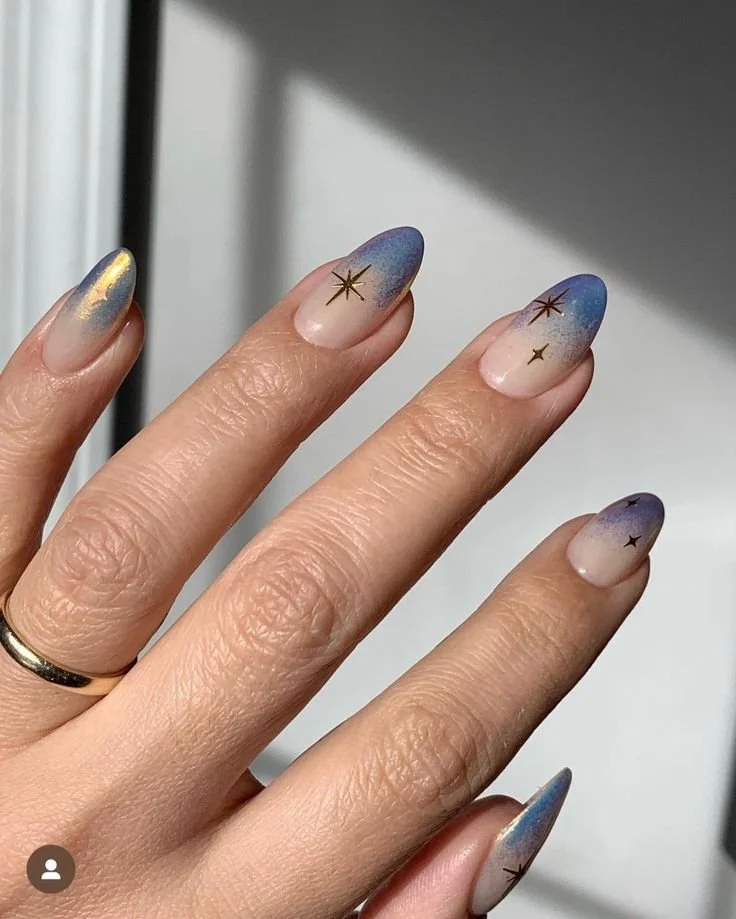 Unhas com desenhos de estrelas..jpeg