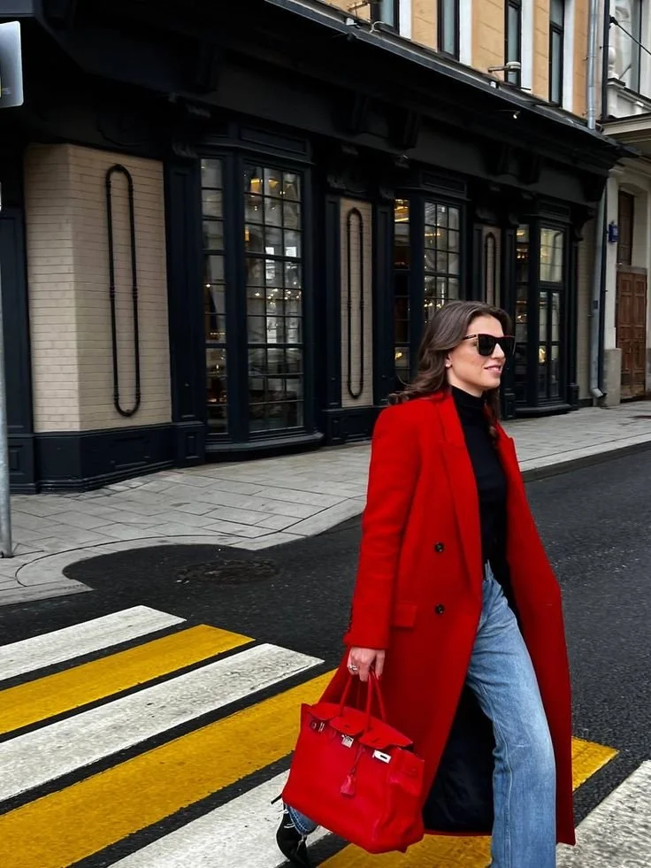 look-inverno-com-sobretudo-vermelho.jpeg