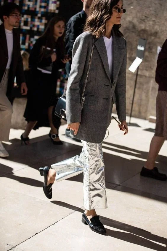 guarda-roupa-outono-calcas-prateadas-trench-coat-bege.jpg.jpeg