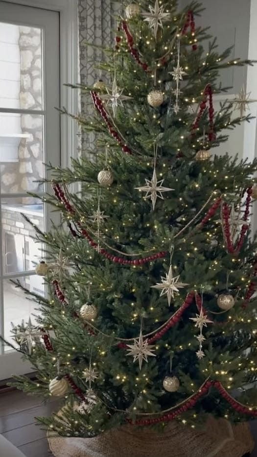 45+ Festive Christmas Tree Wallpapers to Ring in the Holidays.jpeg
