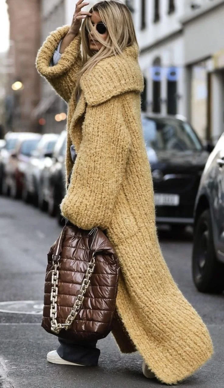 casacos-essenciais-casaco-malha-oversized-com-vestido-midi.jpg.jpeg