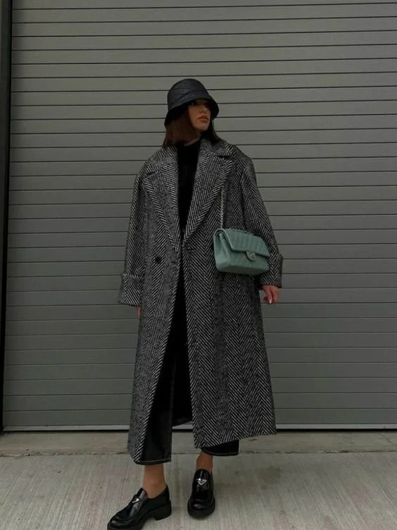 casacos-essenciais-sobretudo-classico-look-total-preto.jpg.jpeg