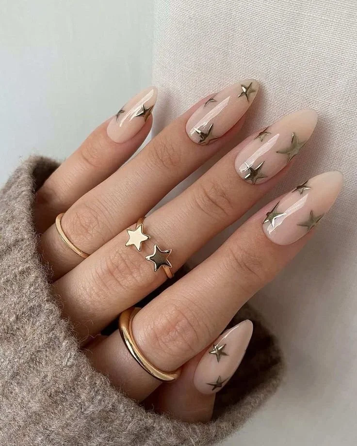 36 Wedding Day Nails & Inspiring Bridal Ring Selfies.jpeg