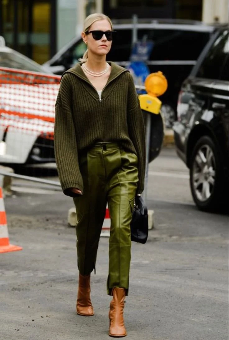 camisola-malha-verde-minimalista.jpeg