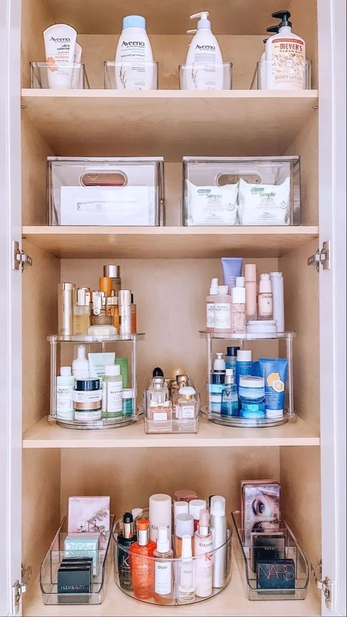 Produtos naturais de skincare organizados por ingredientes.jpeg