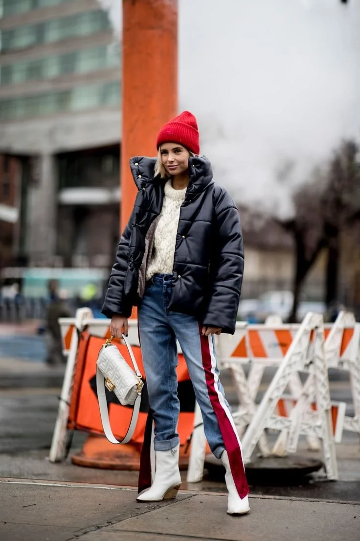 puffer-jacket-preto-com-botas-brancos.jpeg