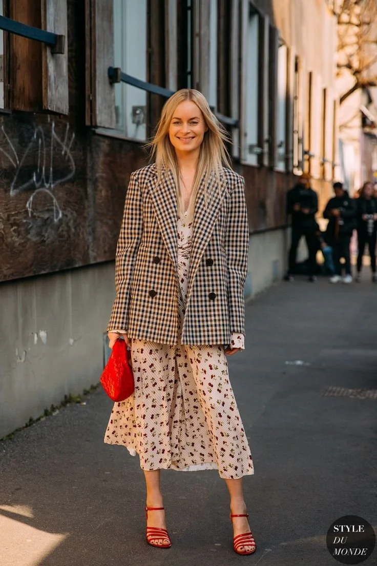 look-mistura-de-estampas-coordenando-cores-3.jpeg