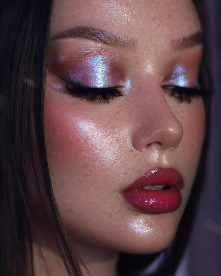 Efeito degrade com glitter holográfico para look de festa futurista..jpeg