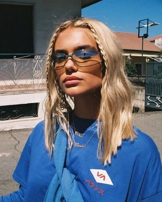 Penteado semi-preso com trança delicada..jpeg