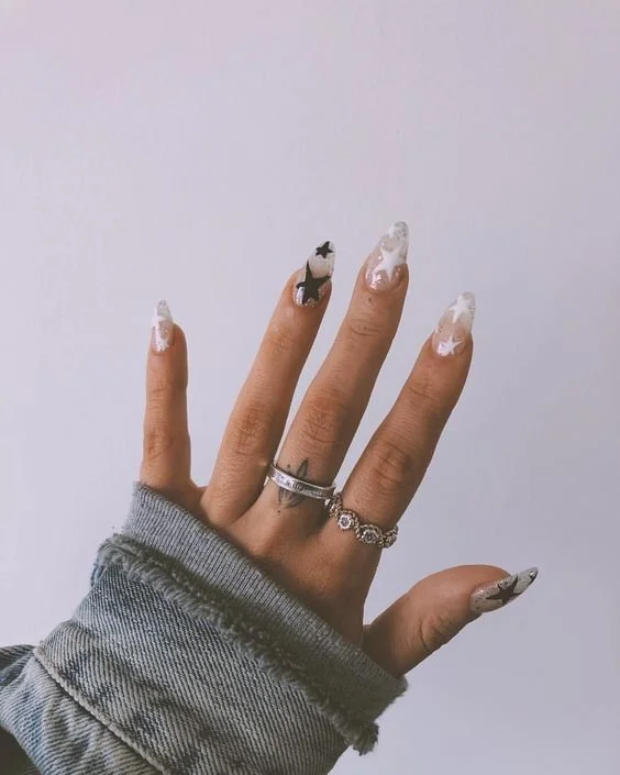 nail-art-estrelas-e-brilhos-03.jpeg