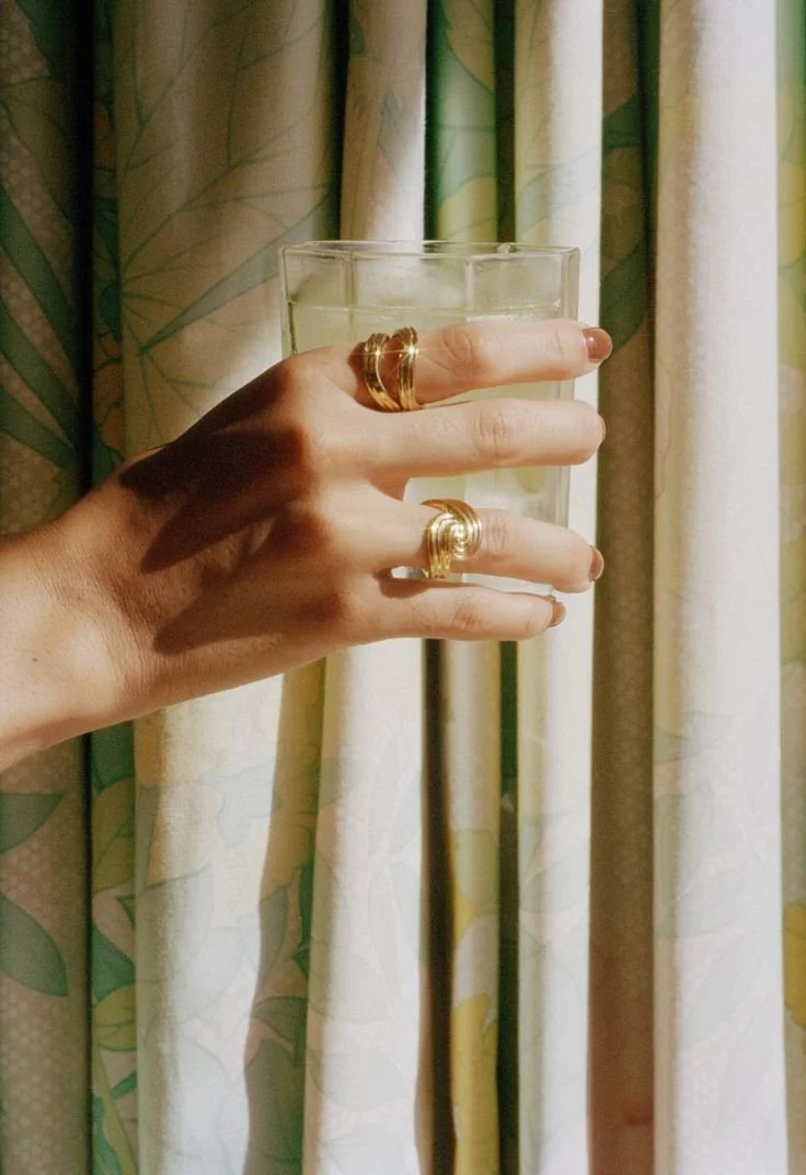 Anel ajustável dourado com design cruzado..jpeg