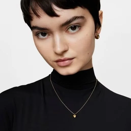 ACESSÓRIOS DOURADOS PARA ADICIONAR GLAMOUR AO TEU LOOK.jpeg