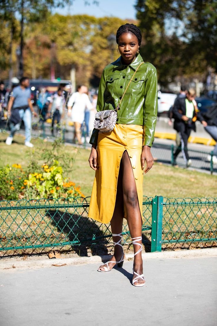 A Statement Belt Was the Accessory of Choice Over the Weekend at Paris Fashion Week.jpeg