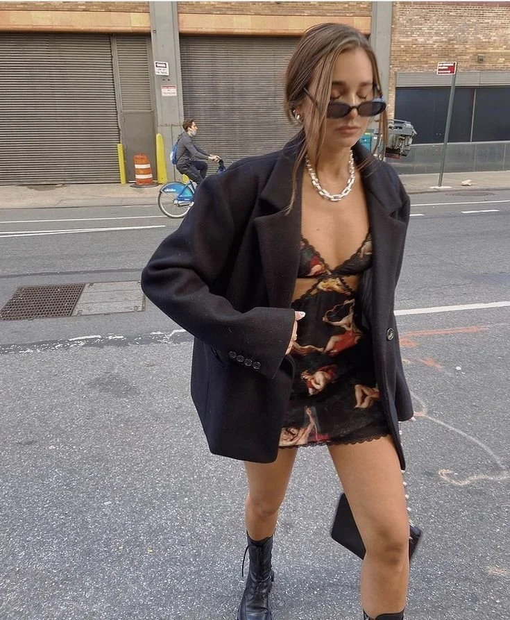blazer-preto-feminino-para-uma-saida-noite-4.jpeg