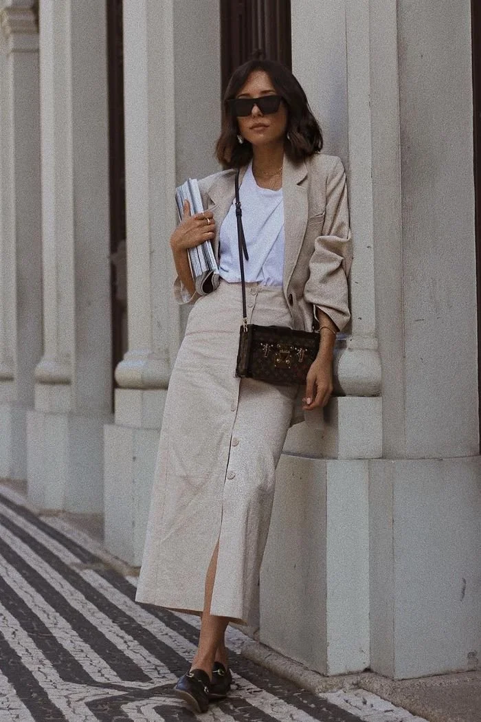t-shirt-basica-branca-feminina-look-chic-trabalho-01.jpeg