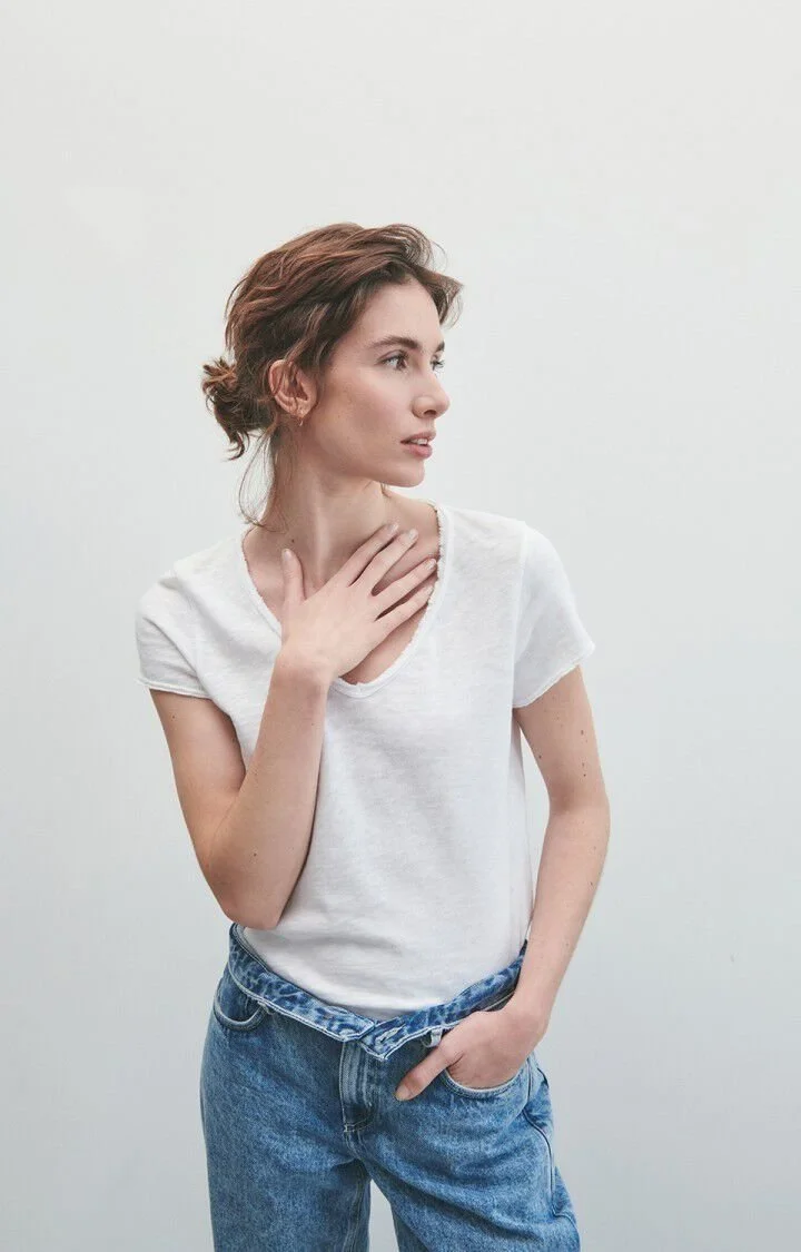 essenciais-de-guarda-roupa-t-shirt-basica-02.jpeg