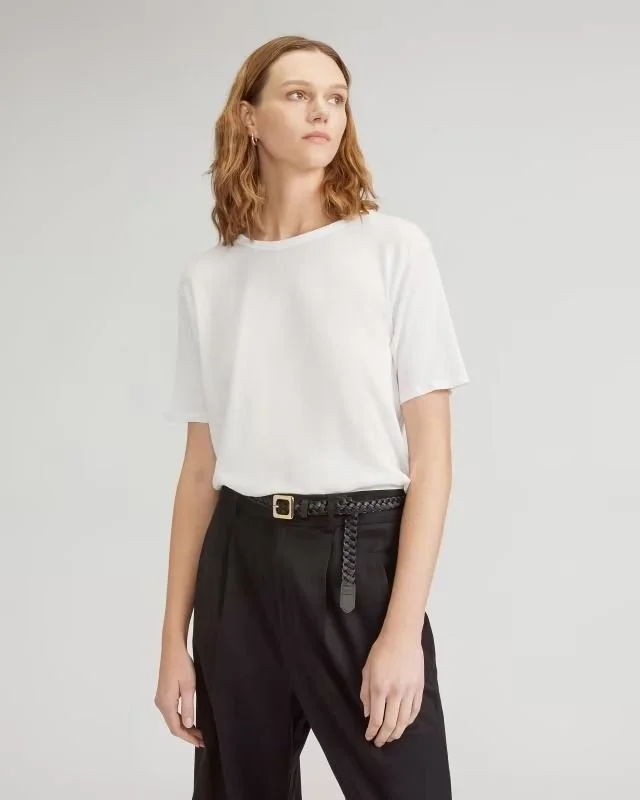 essenciais-de-guarda-roupa-t-shirt-basica-03.jpeg
