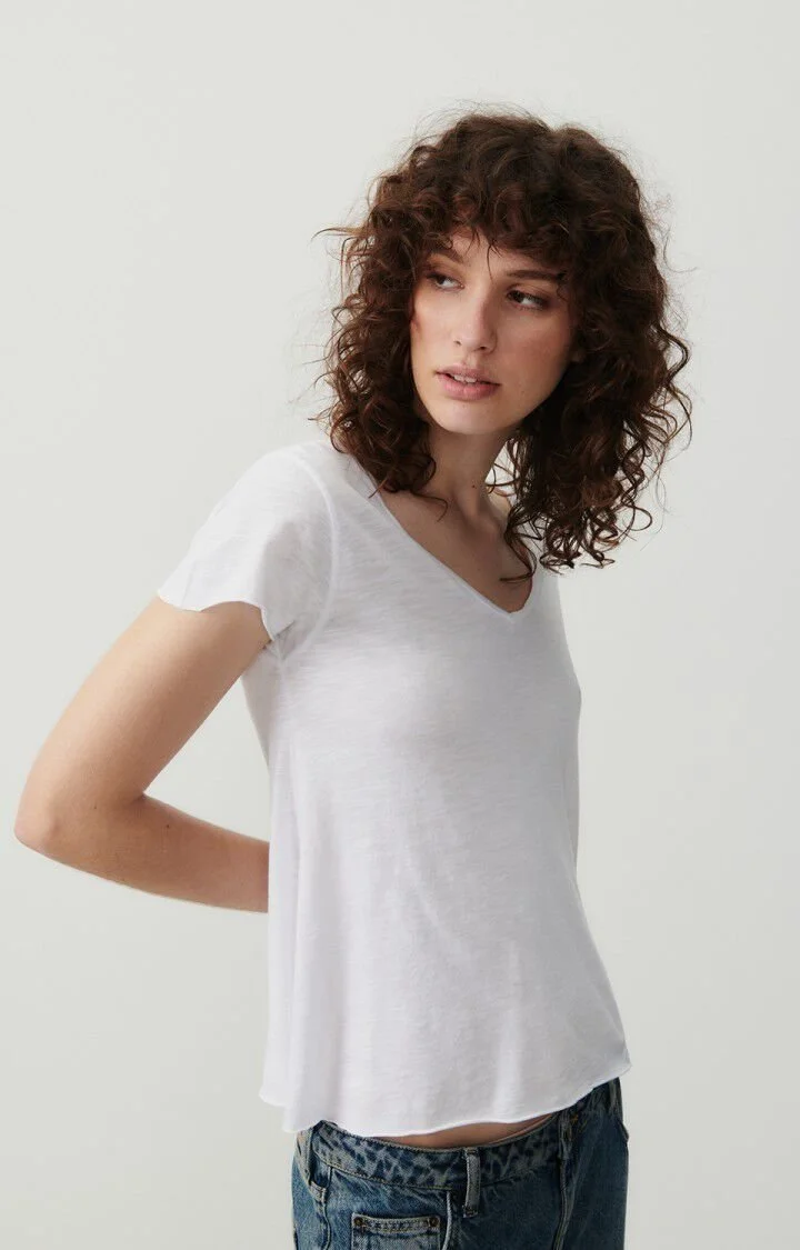 essenciais-de-guarda-roupa-t-shirt-basica-01.jpeg