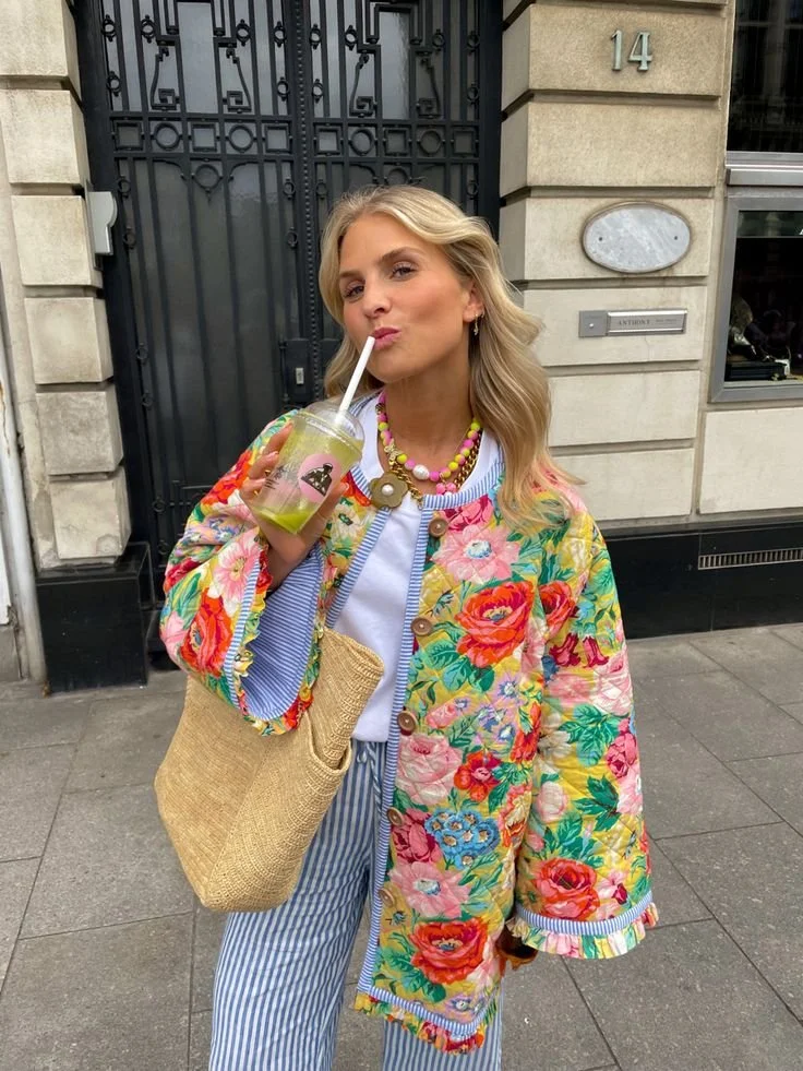mistura-padroes-looks-florais-e-riscas-estrutura-delicadeza-01.jpeg