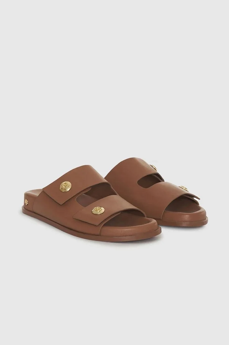 pecas-chave-verao-sandalias-minimalistas-confortaveis-05.jpeg