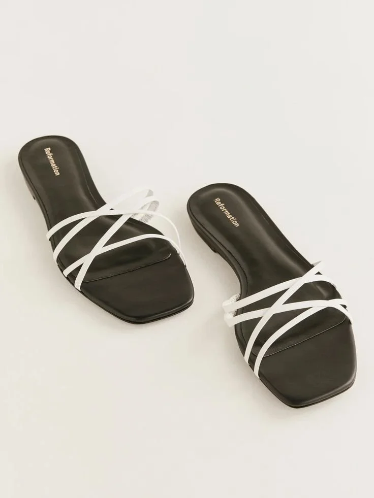 pecas-chave-verao-sandalias-minimalistas-confortaveis-01.jpeg