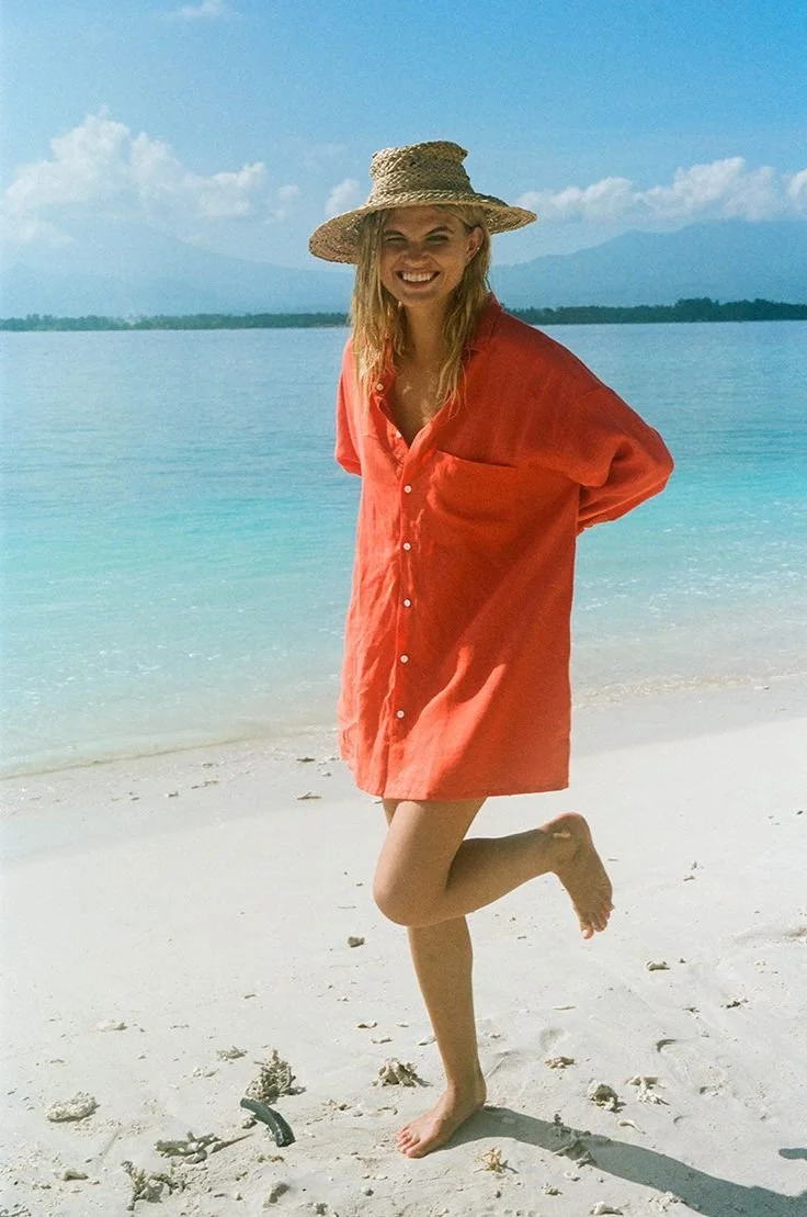 camisa-de-linho-feminina-look-praia-05.jpeg