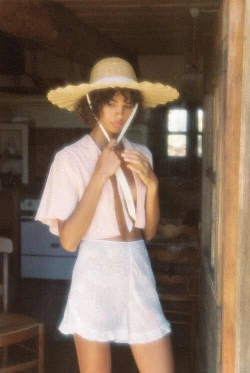 chapeus-femininos-acessorio-essencial-para-dias-praia-03.jpeg