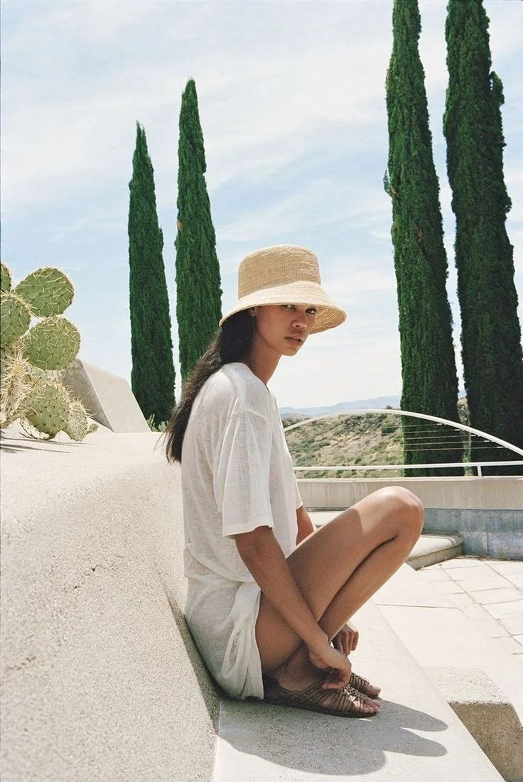 chapeus-femininos-acessorio-essencial-para-dias-praia-02.jpeg
