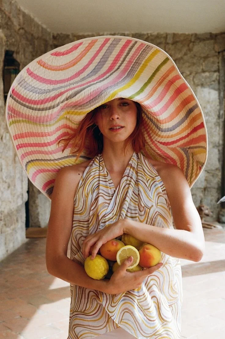 chapeus-femininos-acessorio-essencial-para-dias-praia-14.jpeg