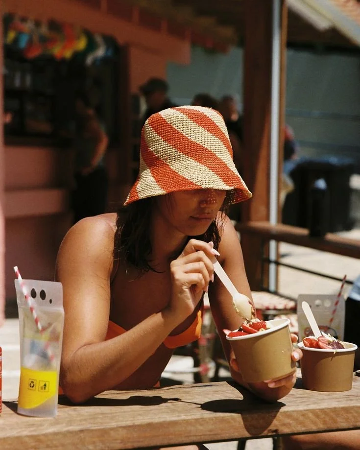 chapeus-femininos-acessorio-essencial-para-dias-praia-17.jpeg