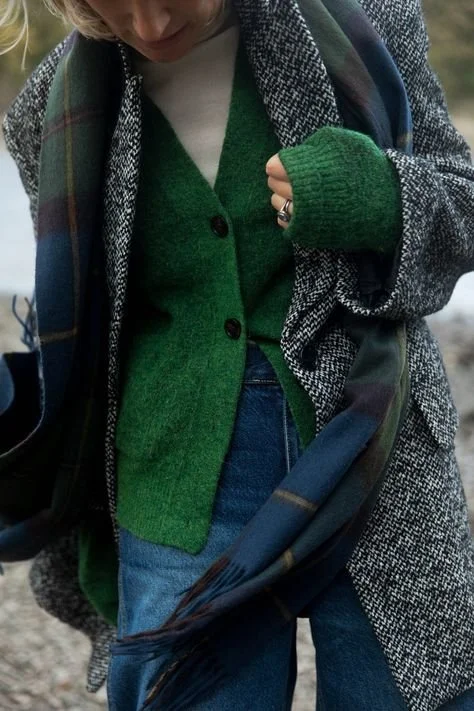 outono-look-verde-com-denim-casual-pratico-06.jpg