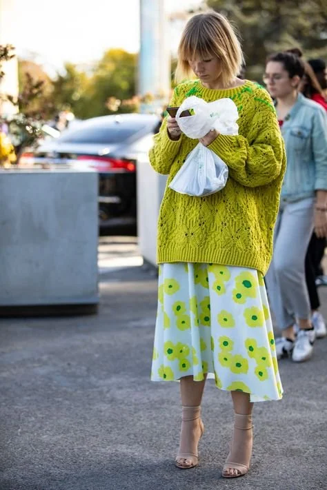 outono-look-verde-com-padroes-misturando-cor-estampas-10.jpg